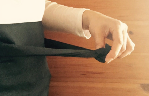 経絡トリートメント講座の受講中、12回の相互練習を経てウエストが大幅にサイズダウンした様子。