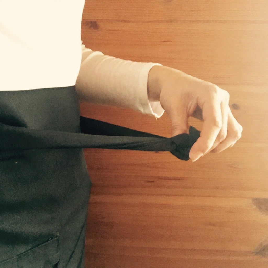 経絡トリートメント講座の受講中、12回の相互練習を経てウエストが大幅にサイズダウンした様子。